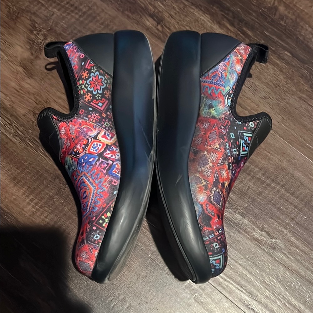 Alegria Slip-On Nursing Shoes Vibrant Design - Picture 3 of 8
